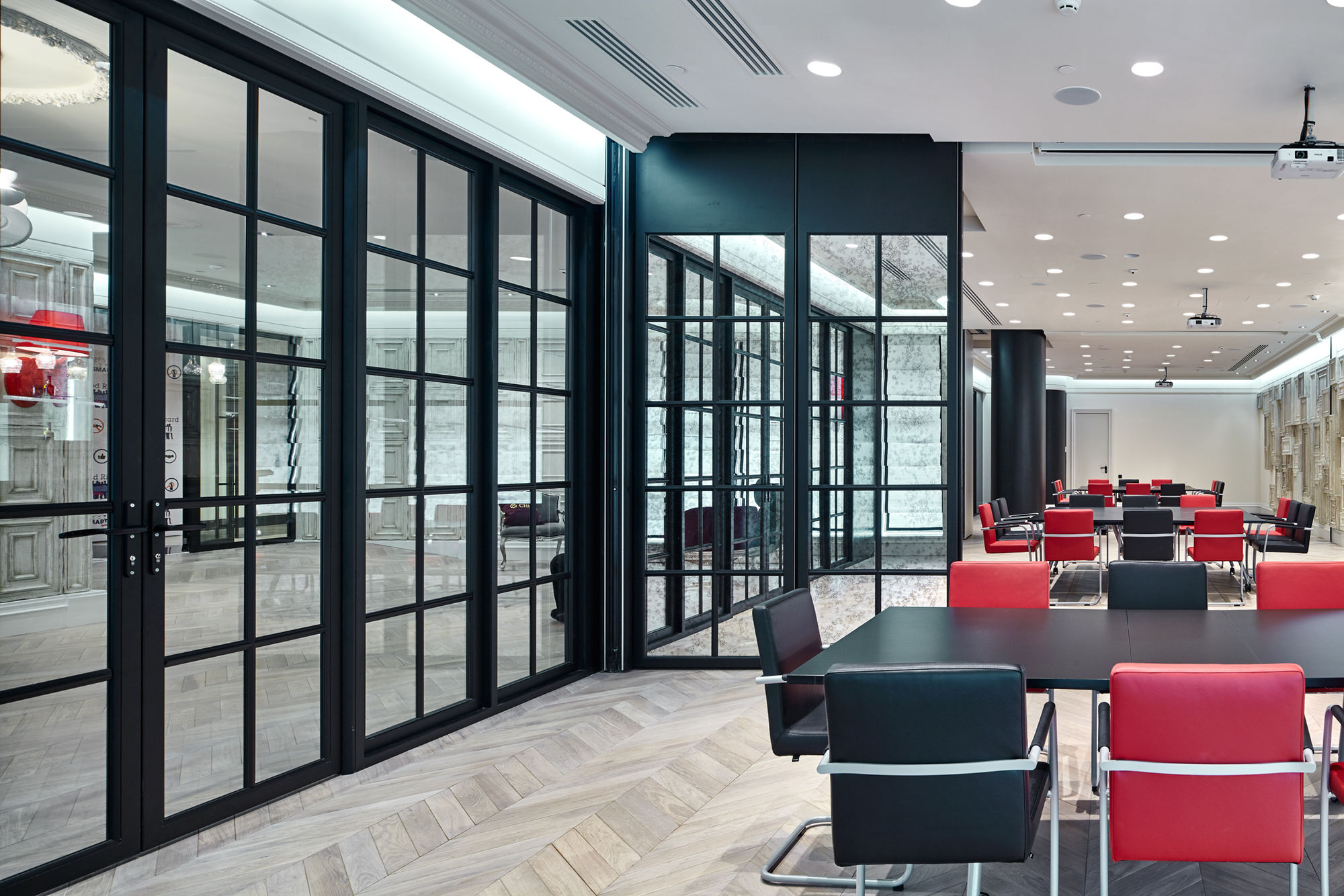 Фото Глухие раздвижные перегородки UALCOM Hufcor