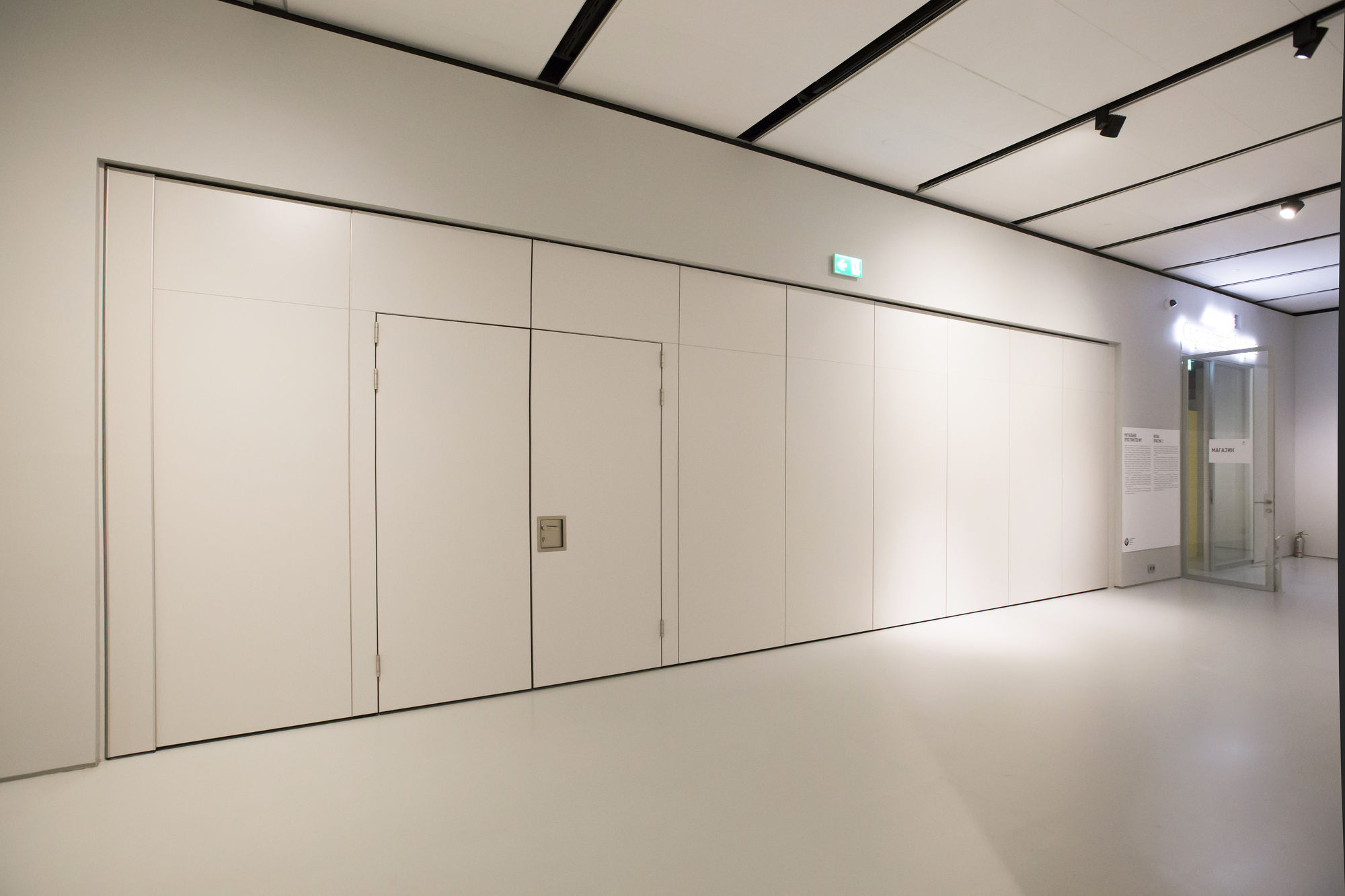 Фото Глухие раздвижные перегородки UALCOM Hufcor