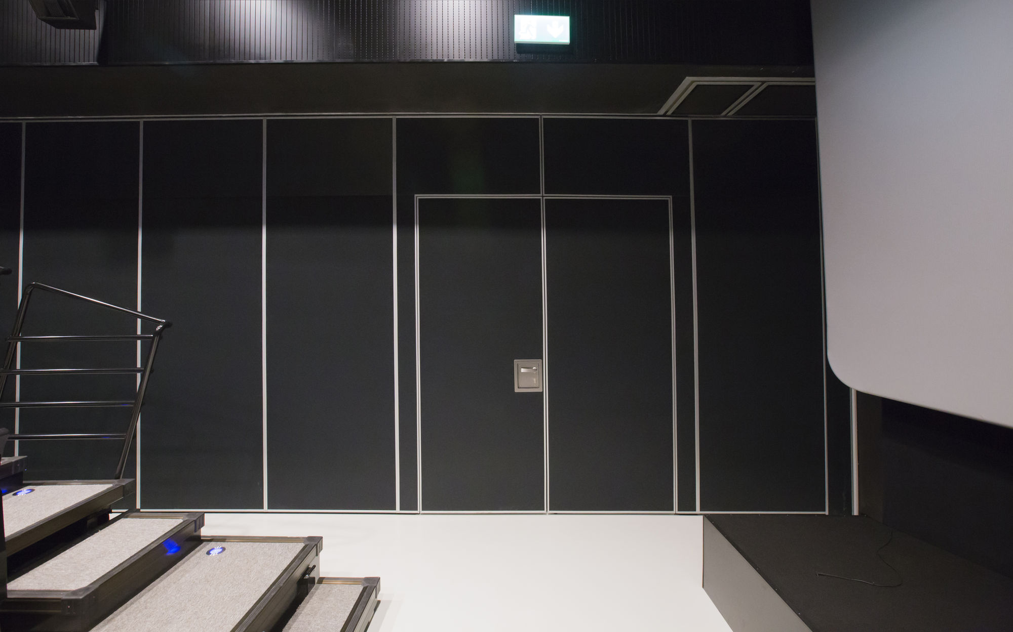 Фото Глухие раздвижные перегородки UALCOM Hufcor