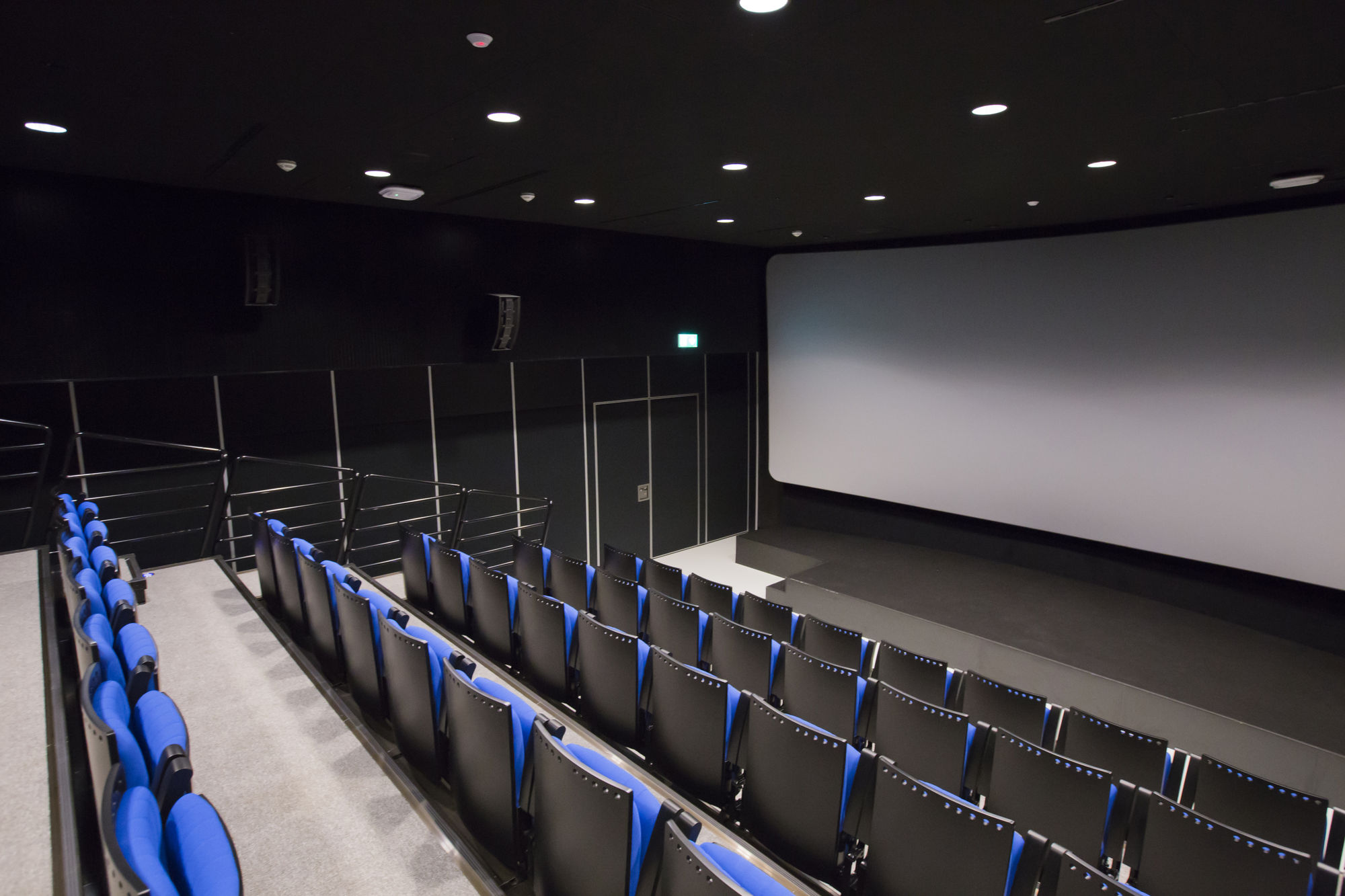 Фото Глухие раздвижные перегородки UALCOM Hufcor