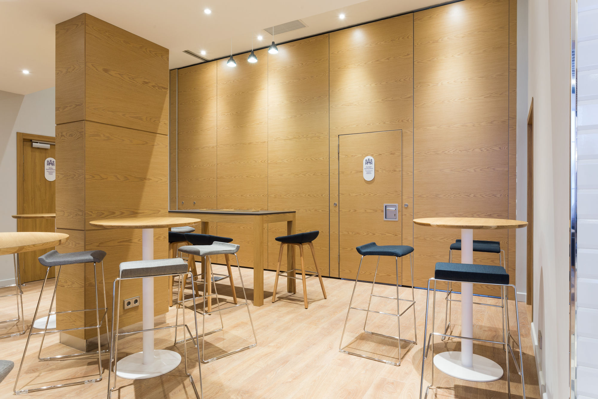 Фото Глухие раздвижные перегородки UALCOM Hufcor