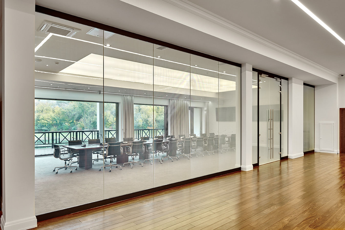 Фото Стекло с переменной прозрачностью UALCOM SmartGlass