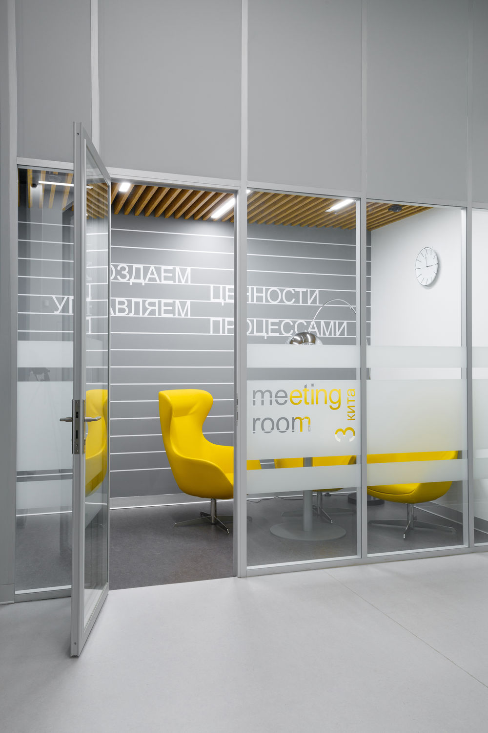 Фото Двери в алюминиевой обвязке