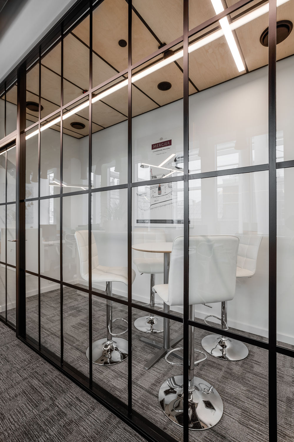 Фото Каркасная перегородка с дверью UALCOM-Quadro