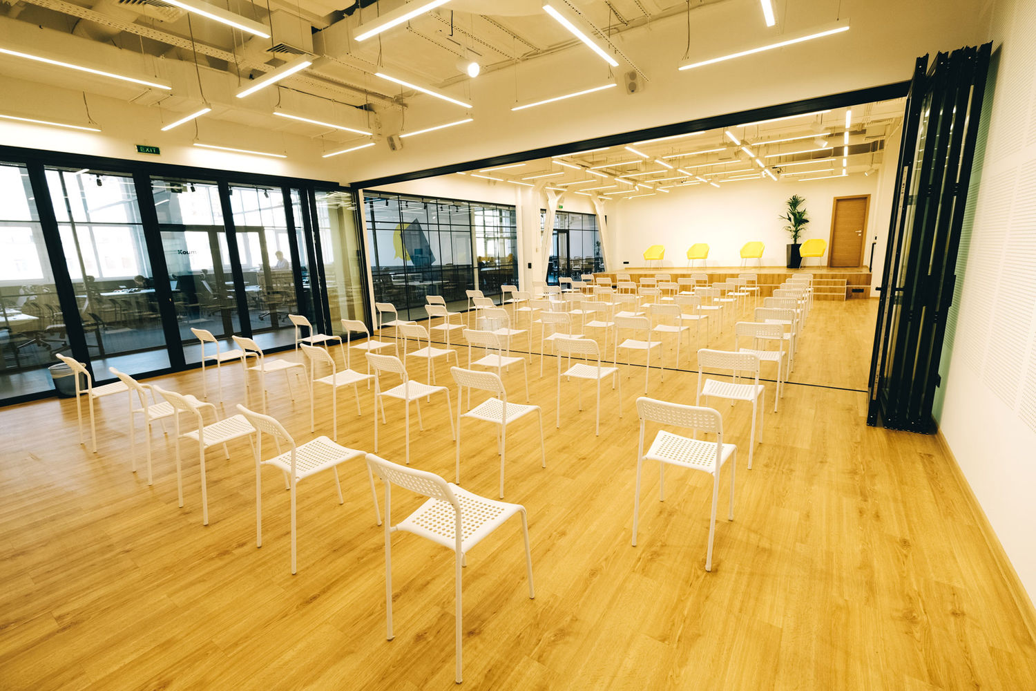 Фото Компания UALCOM оформила пространство нового офиса LIFT99 в г. Киев.