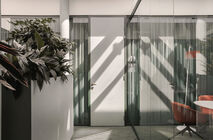 Невероятно стильная работа реализована компанией UALCOM совместно с Архитектурной студией 