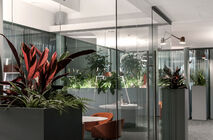 Невероятно стильная работа реализована компанией UALCOM совместно с Архитектурной студией 