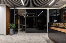 Компания UAlcom оборудовала офис Dentons современными перегородками и дверями