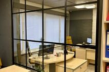 Компания UALCOM реализовала проект по установке офисных перегородок UALCOM Crystal для современного офиса инженерно-строительного направления.