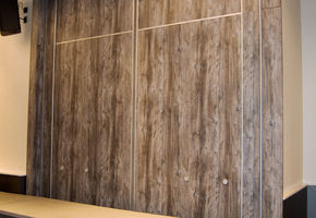 Раздвижные перегородки в проекте Компания UALCOM приняла участие в оформлении конференц-зала отеля Radisson Blu.