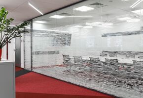 Стационарные перегородки в проекте Новый, яркий, нестандартный проект воплотила компания UALCOM .